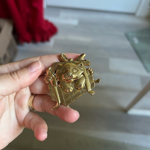 4/$50 vintage 1970 Alexis Gold Cat Christmas present Brooch ๐ฒ - Picture 4 of 7